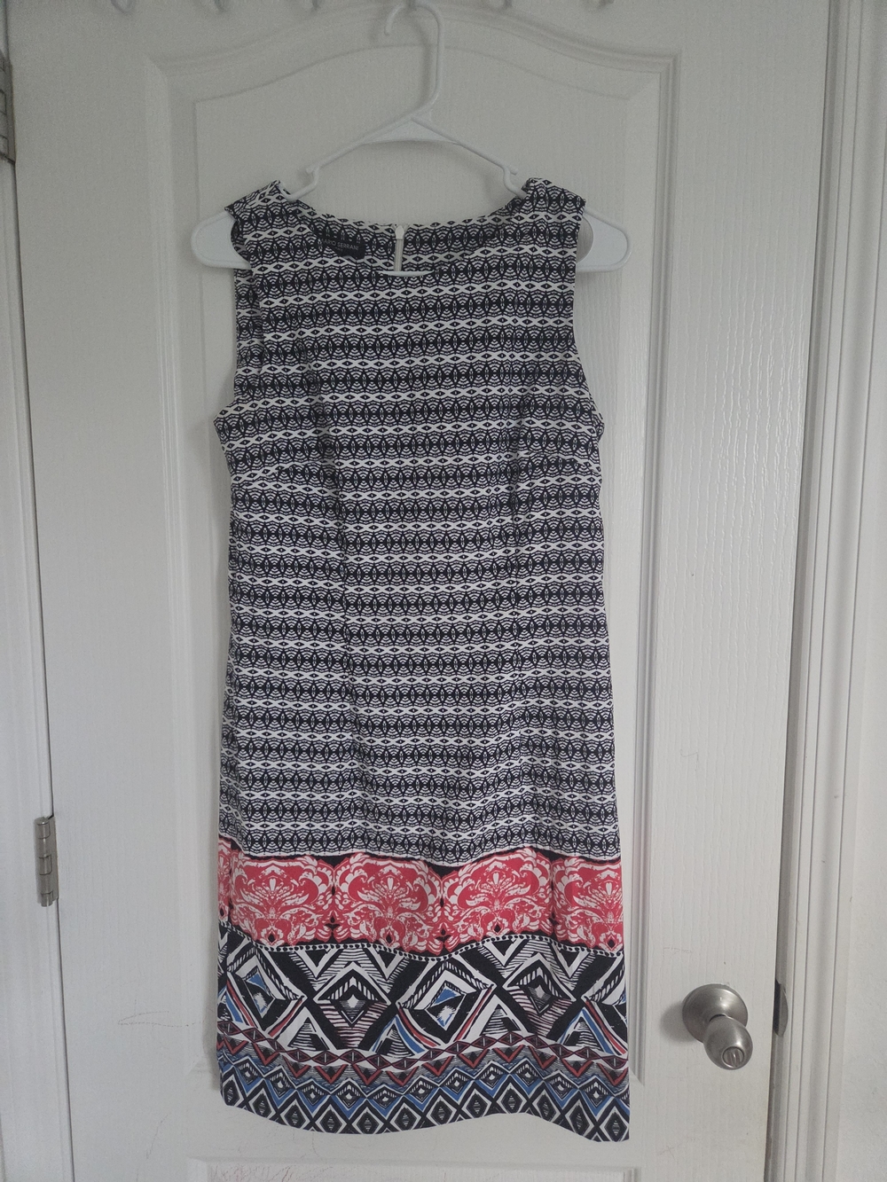 Sleeveless Black and Coral Patterned Shift Dress - Picture 1 of 9